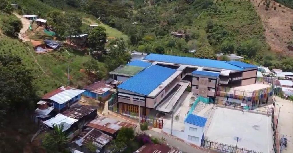 Desplazan 10 docentes en el sur del Tolima