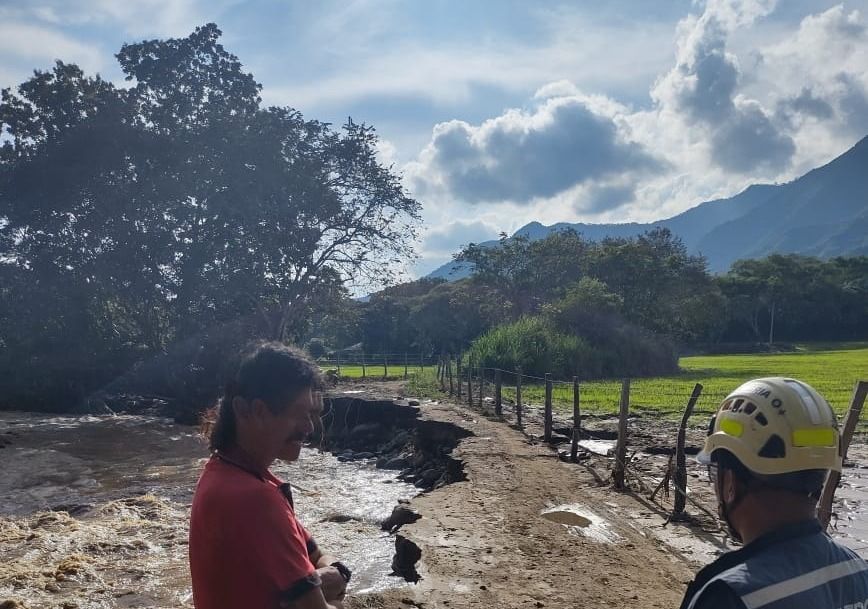 Lluvias, y actividad del volcán Nevado del Ruiz, prenden alertas de las autoridades