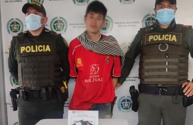 Andaba con arma al cinto y sin salvoconducto, policía lo detuvo