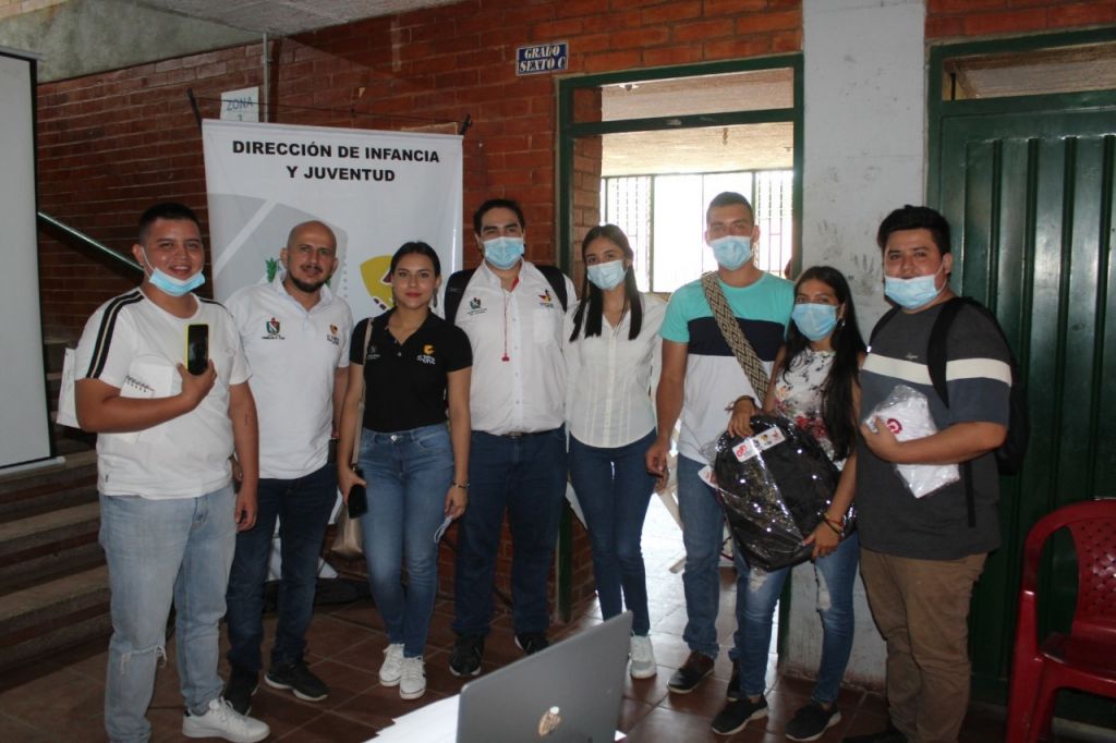 Gobernación del Tolima, y jóvenes,  reunidos buscando salidas a sus necesidades