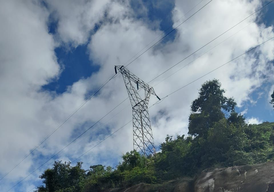 Emergencia eléctrica en el Tolima, por peligro de desplome de torre