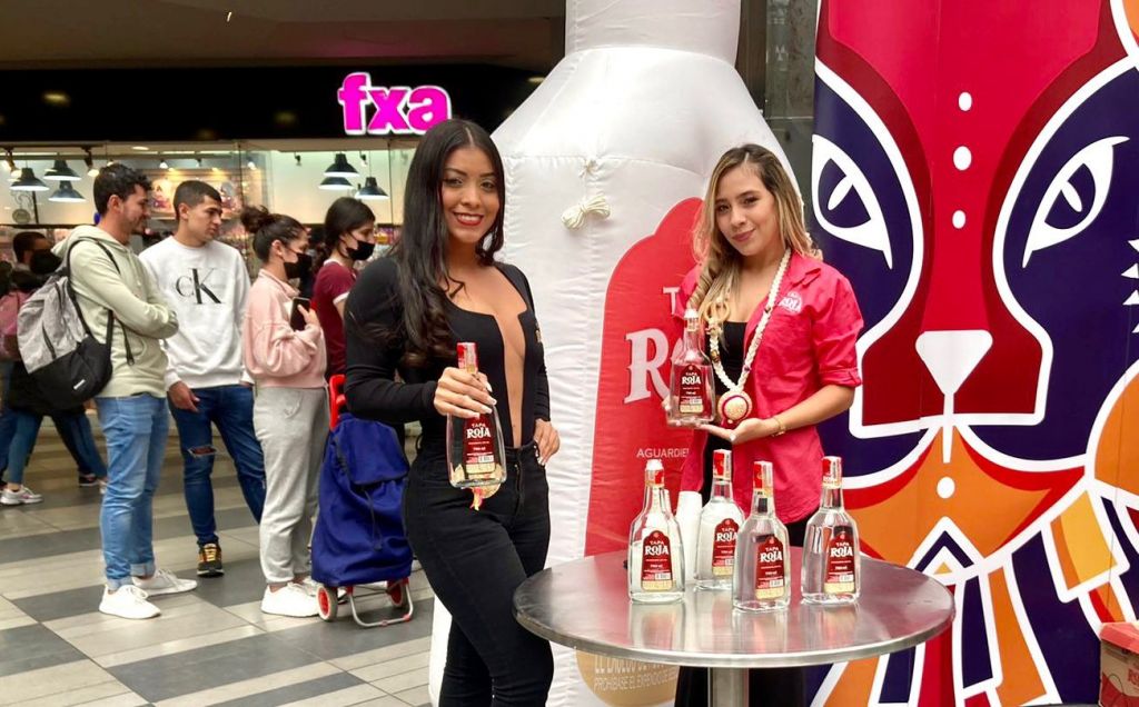 Centros comerciales de la capital del país, abren la puerta al aguardiente Tapa Roja
