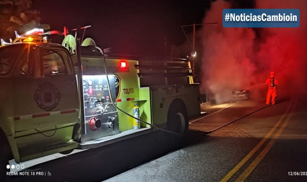 Incendio vehicular generó pánico en importante vía del Tolima