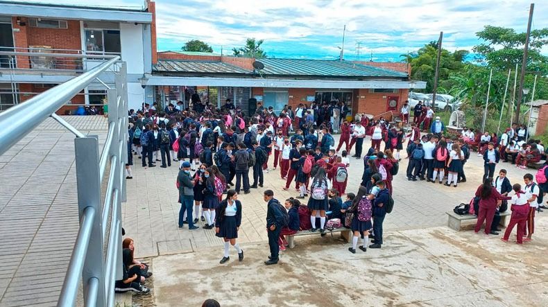 En un colegio del Tolima, no salen a vacaciones, porque entran en paro