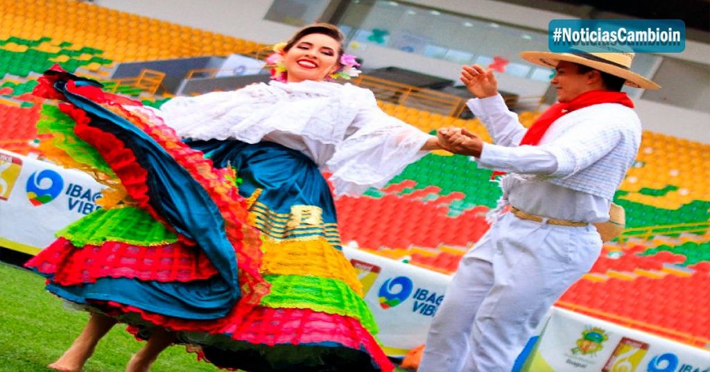 Danza: El contrabandista, sanjuanero, cañas y torbellinos son algunos bailes típicos de los que podrás disfrutar en el 48 Festival Folclórico Colombiano.