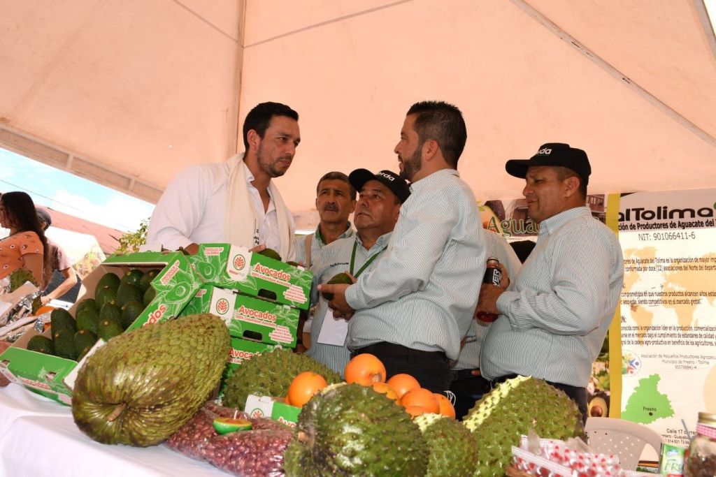 Agricultores cierran negocios por 9 mil millones, en feria de Mariquita