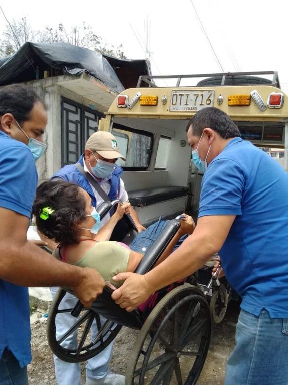 Gerente del Hospital del Líbano y su equipo de trabajo cumplen con la misión médica.