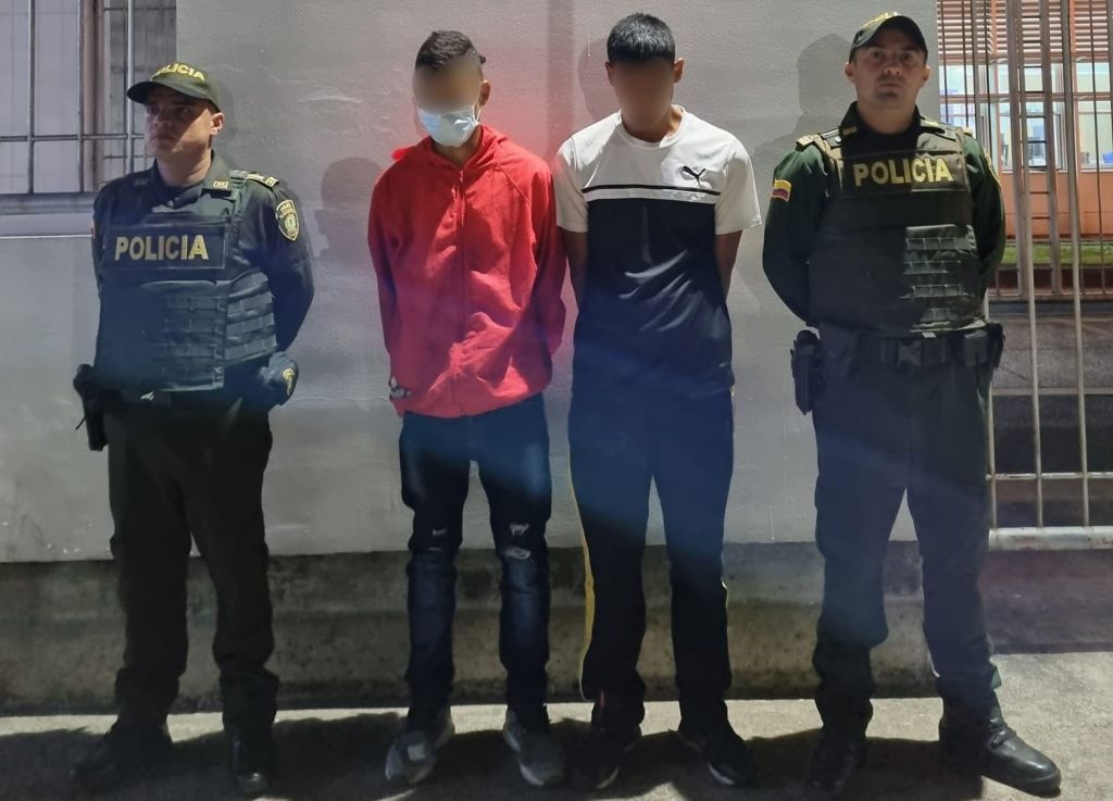 Les falto pericia a estos ladrones para huir luego de un robo, policía los capturó