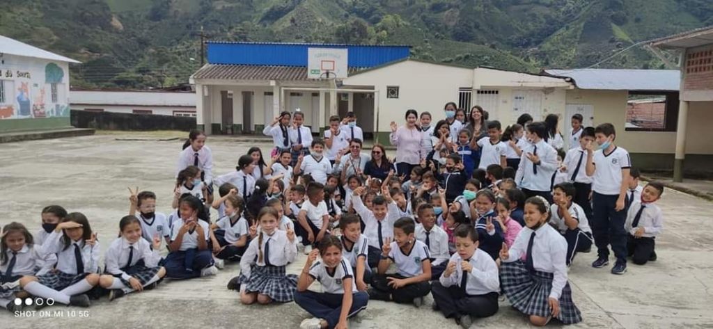 El hospital regional del Líbano fomenta actividades de salud a los niños de las escuelas.