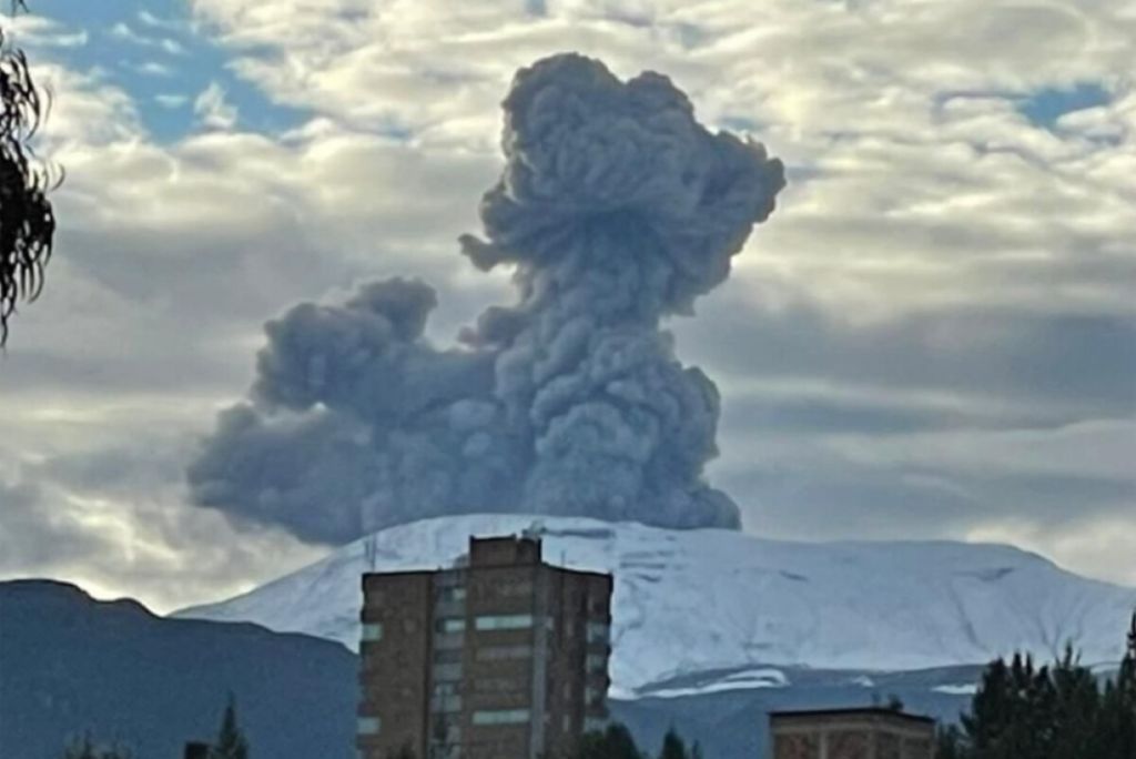 Organismos de socorro mantienen alerta sobre el Volcán Nevado del Ruiz
