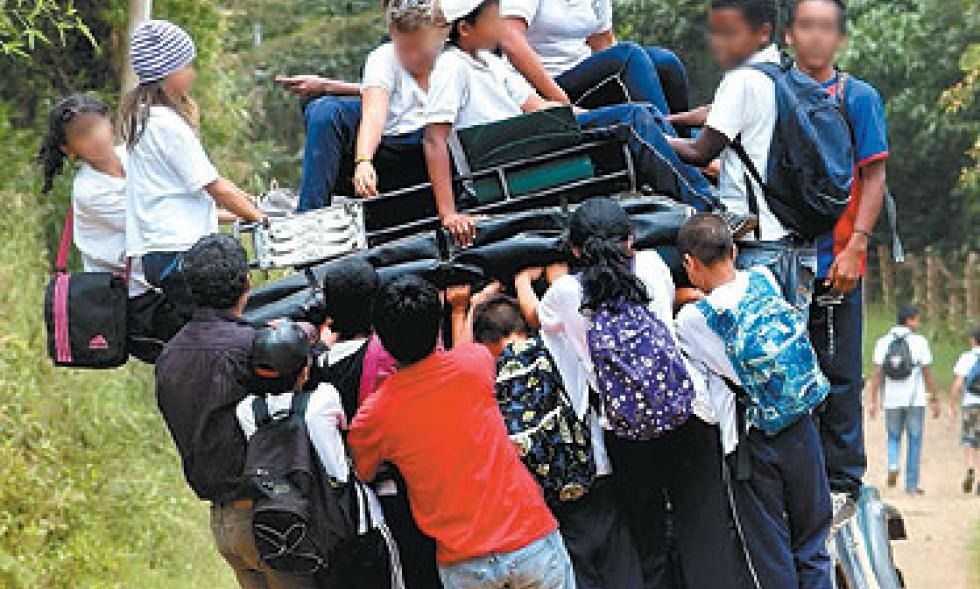 Tutela obliga a un alcalde en el Tolima, contratar transporte escolar.