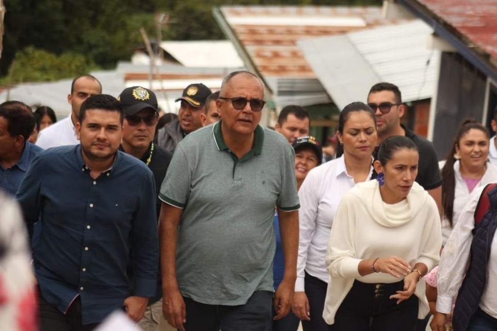 El primer senador en la historia, en pisar suelo que antes era campo de batalla