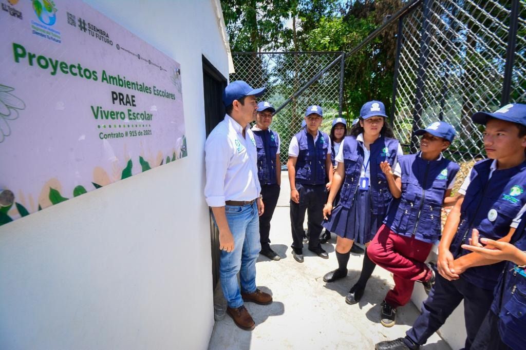 Cortolima fortalece la educación ambiental de niños y niñas del Tolima: Entregó vivero escolar en El Líbano