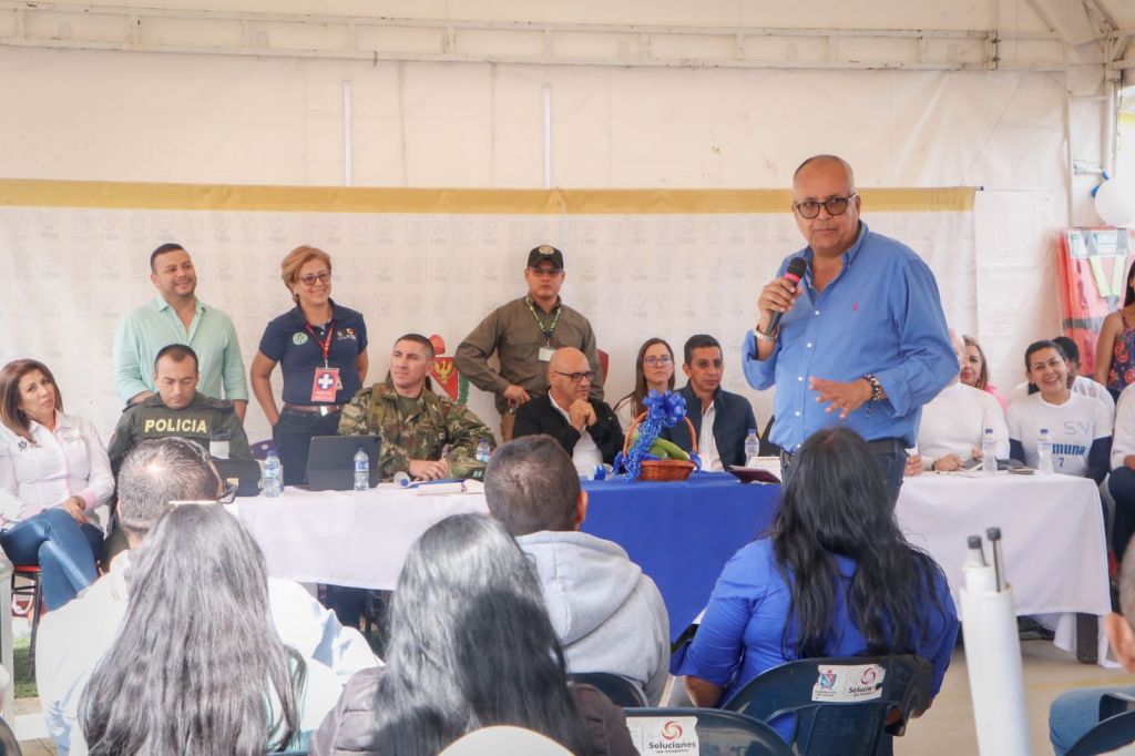 Gobernador del Tolima y Congresistas en zona rural de Ibagué