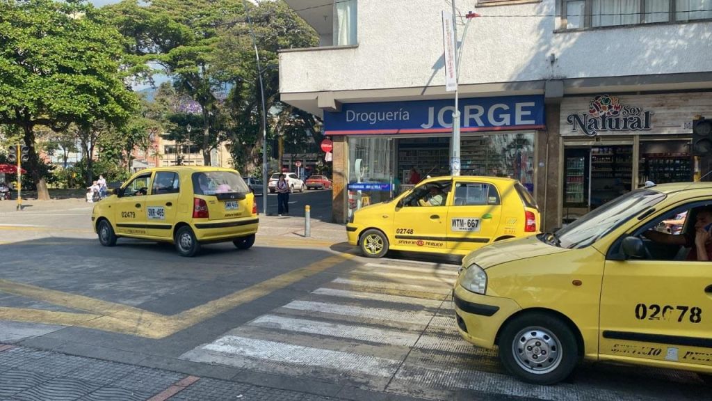Taxistas exigen, pero no mejoran el servicio en Ibagué: Denuncia