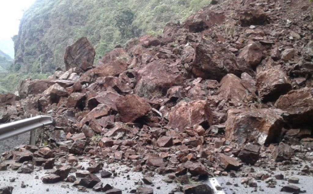 Alquilan maquinaria para atender emergencia, por ola invernal en el Tolima