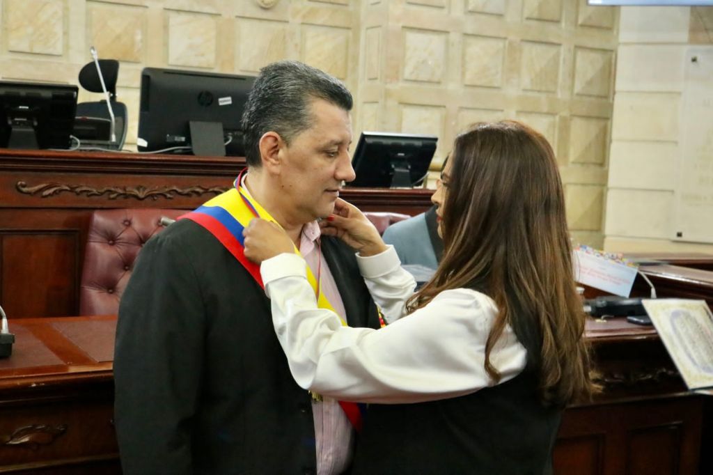 Gobernador Orozco fue condecorado por su labor social durante la pandemia