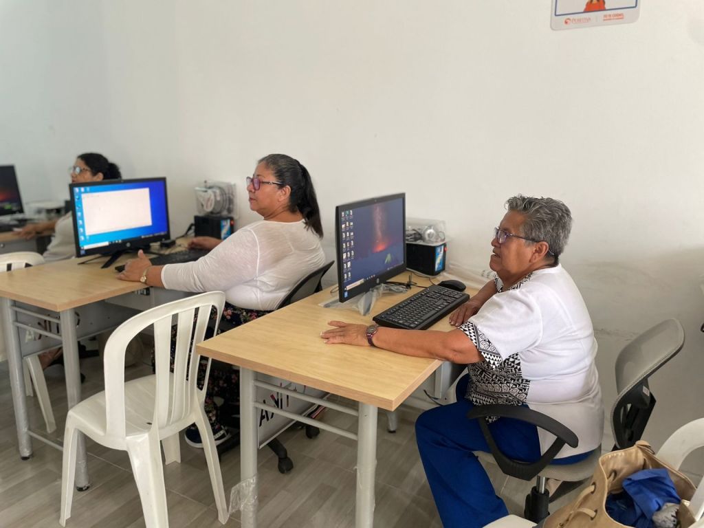 Gobernación y el Sena, capacitan mujeres de todas las edades, en el Tolima