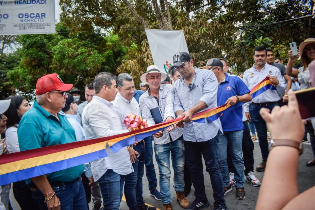 Gobernador Orozco inauguró 8.2 kilómetros de la vía Carmen de Apicalá – Cunday