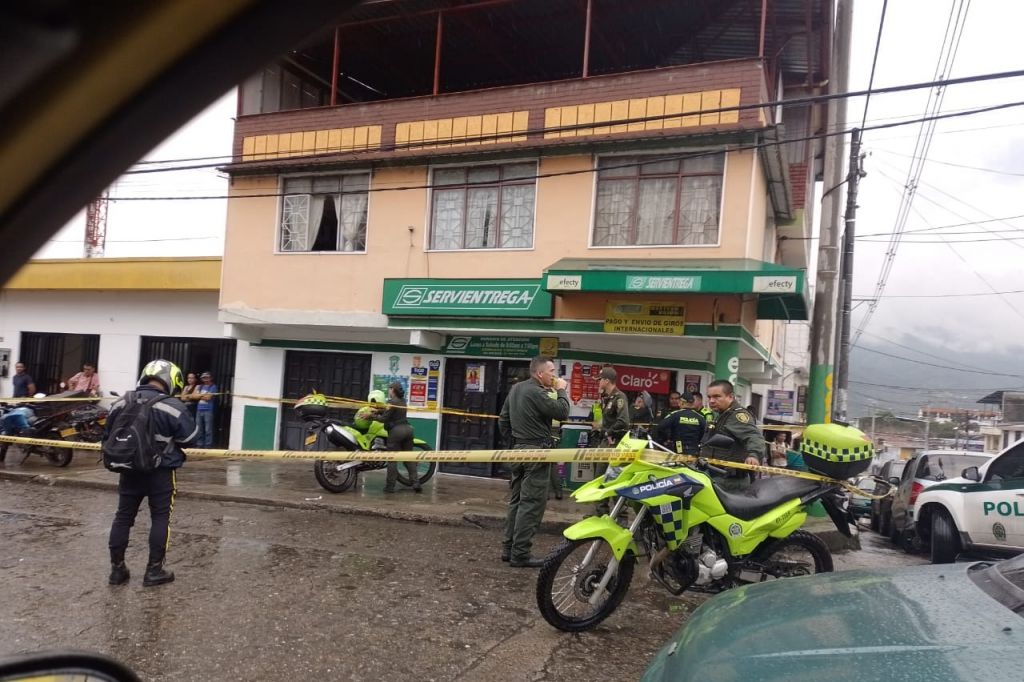 Misteriosa muerte de joven mujer y su bebé, en el baño de un negocio en Ibagué