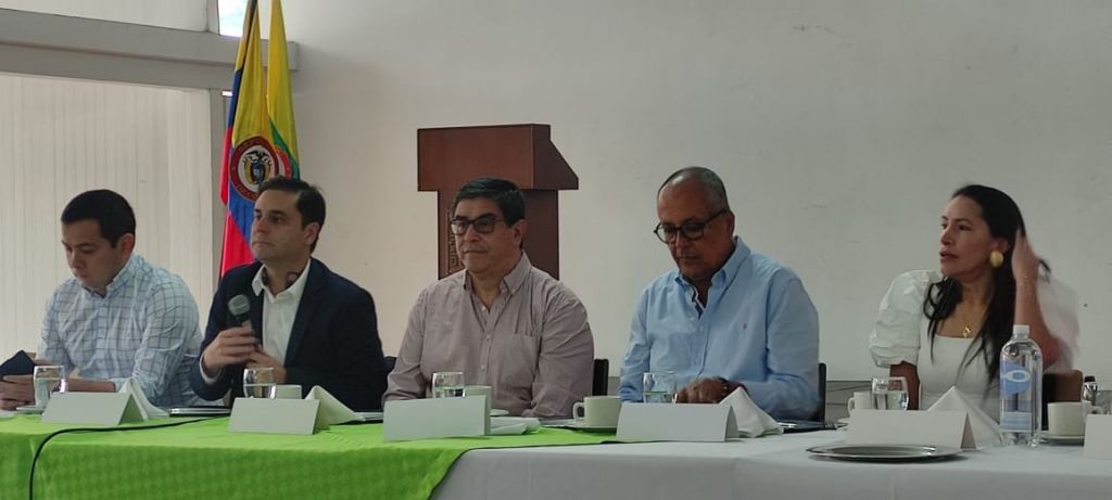 Gremios advierten a congresistas del Tolima, que el país no va por buen camino