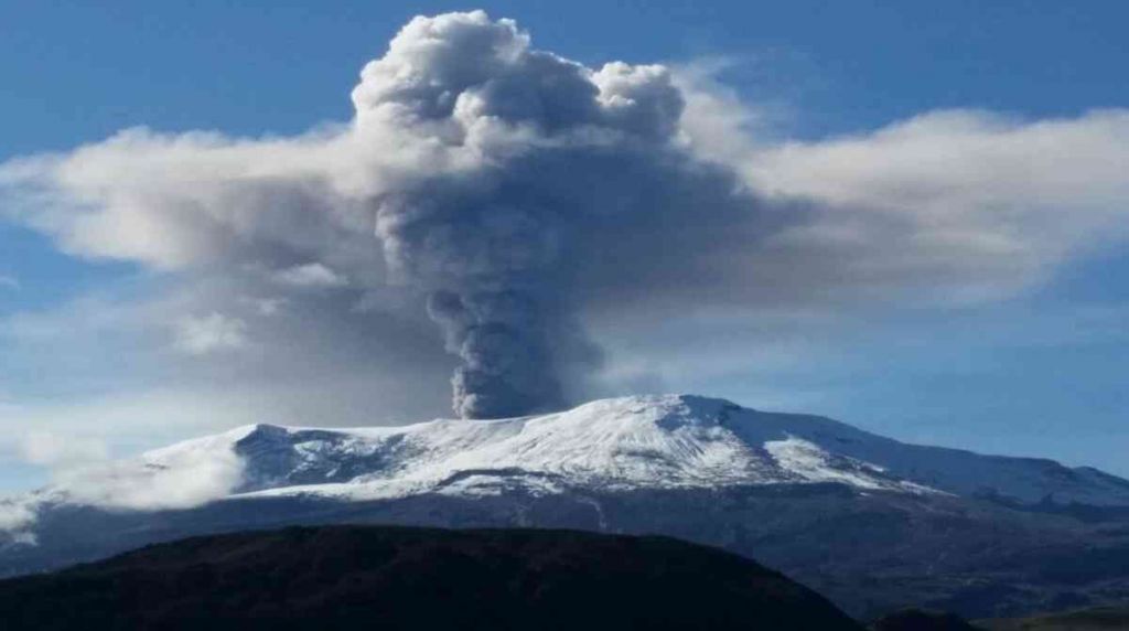 Volcán del Ruiz en riesgo inminente de erupción, subió el nivel de alerta a naranja