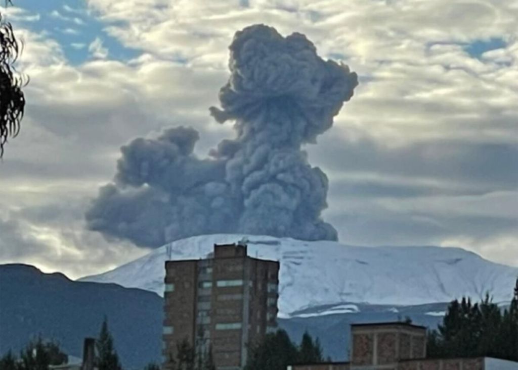 5 departamentos en alerta por posible erupción de volcán del Ruiz