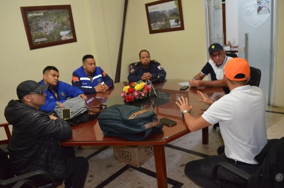 Personal del Hospital Regional del Libano participa en el comité Extraordinario frente a la emergencia naranja del Nevado del Ruiz.