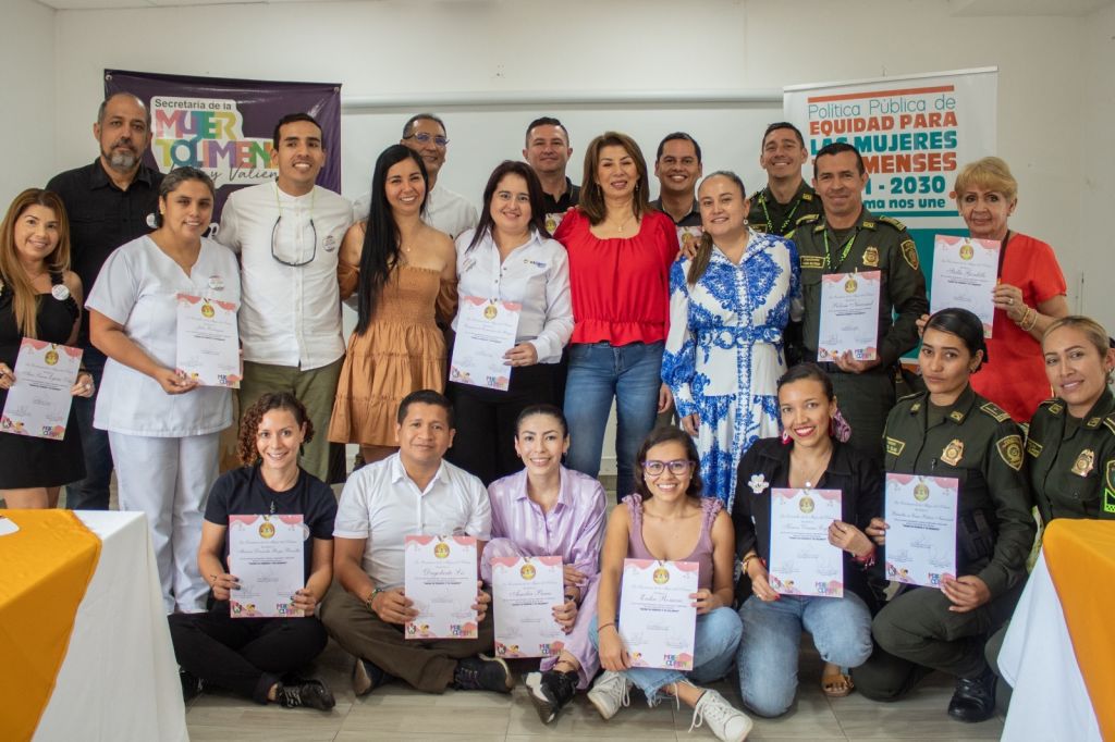 Gobernación del Tolima entregó reconocimientos a personas e instituciones por donar su talento y tiempo