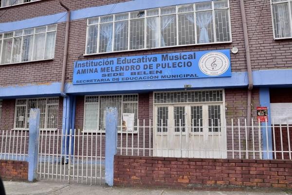 Estudiantes de un colegio convertidos en unos gitanos de la educación