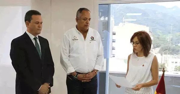 Rector UT con esposa en la nómina, este y otros desmanes