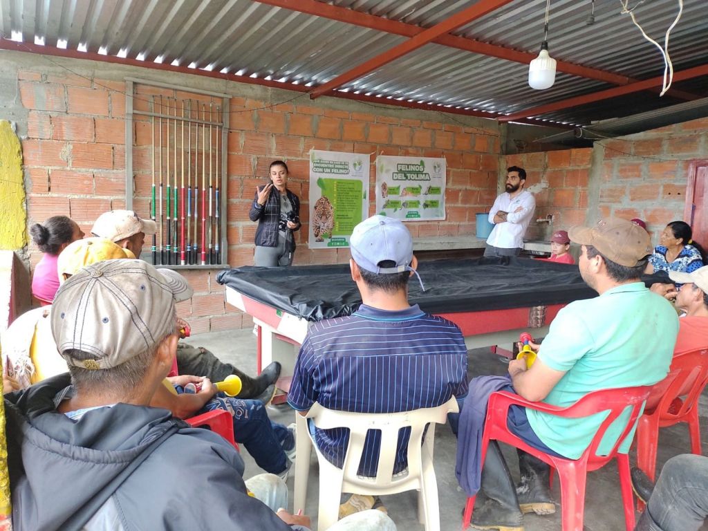 Cortolima capacita a comunidad en Dolores sobre métodos de prevención en caso de avistamiento de felinos