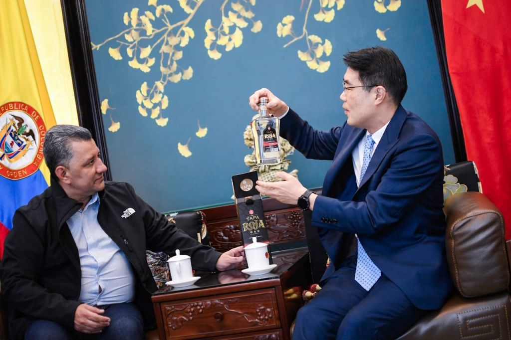 Primer acercamiento cultural de Café de especialidad y té entre el Tolima y China