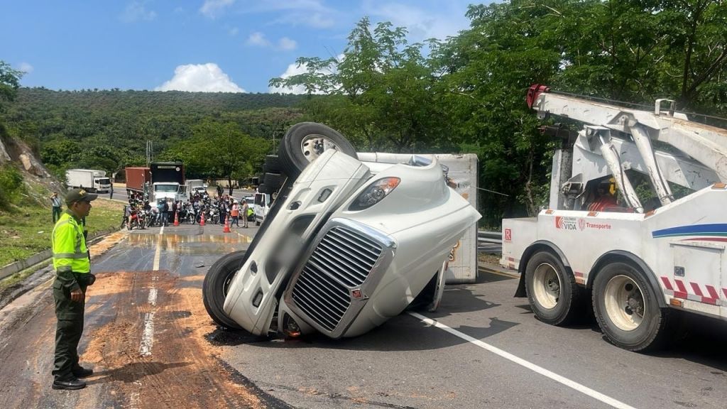 Descomunal trancón generó accidente de tránsito, en la vía Ibagué, Bogotá