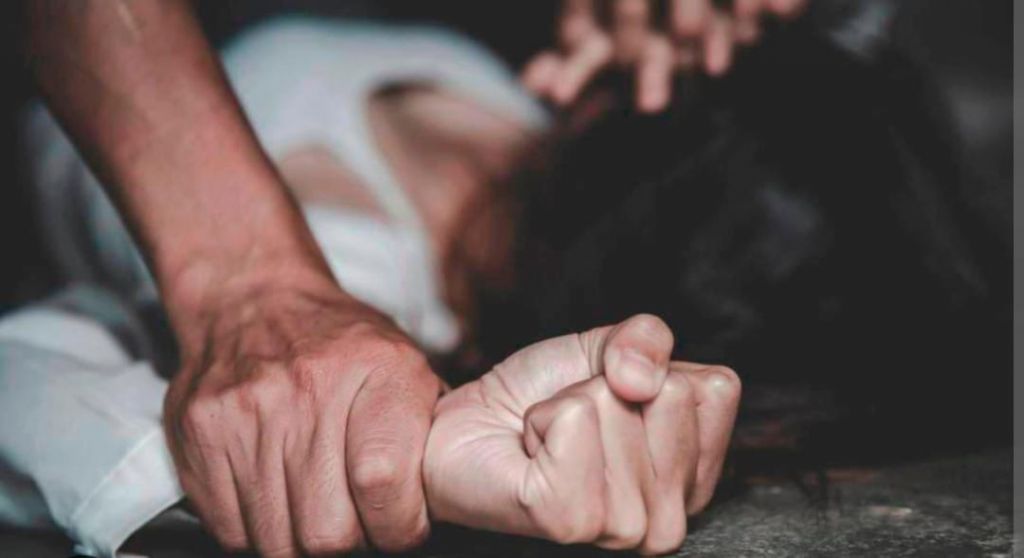 Encuentran mujer semidesnuda y violada, en vía del norte del Tolima