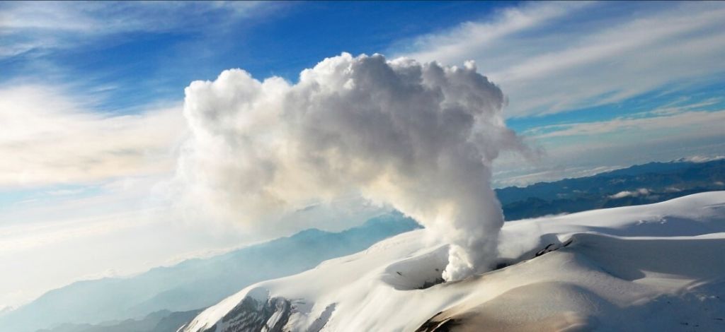 Actividad inusual del Volcán del Ruiz, preocupa a las autoridades