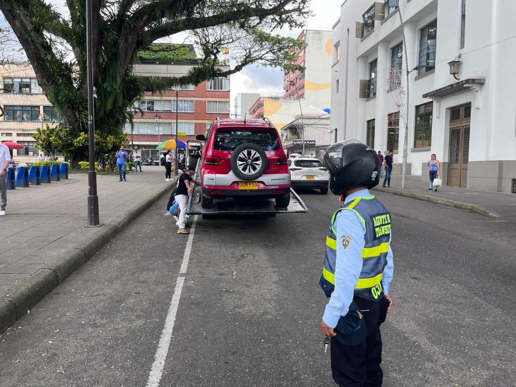 Dejar el carro mal parqueado, la infracción más usual en Ibagué