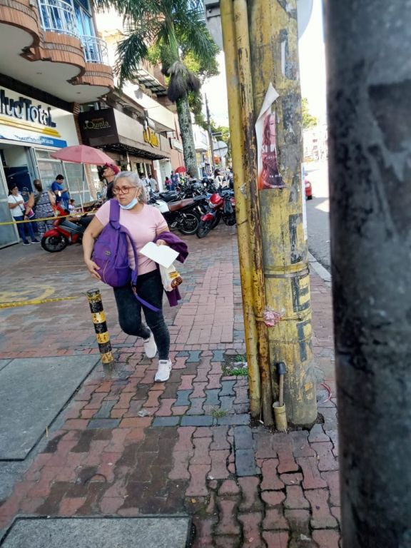 En Ibagué, la mayoría de andenes los convirtieron en parqueaderos