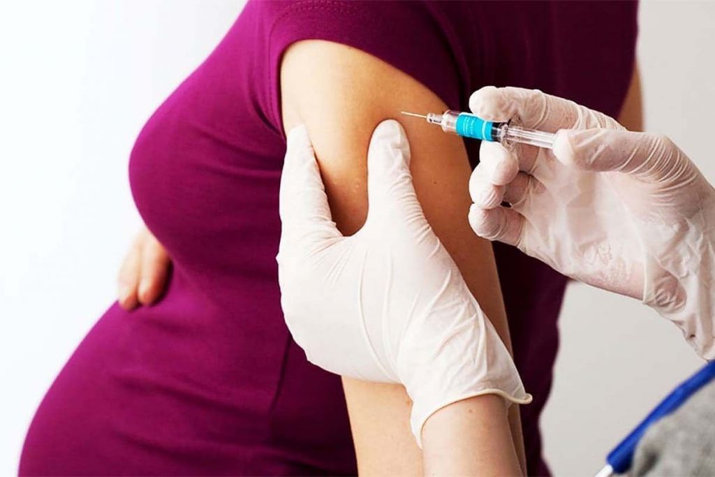 Mamitas vacunándonos nos protegemos de enfermedades durante el embarazo