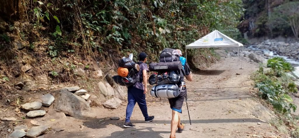 Turistas llegan para el avistamiento de aves en el Cañón del Combeima, en Ibagué