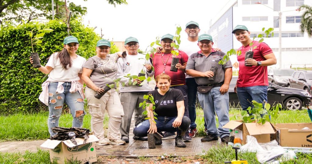 Sembrando futuro en el Día del Árbol: Cortolima lideró reforestación en el Tolima