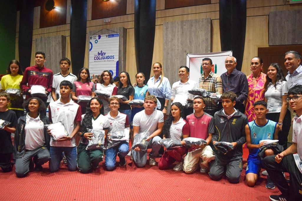 Equipo del Tolima recibió  indumentaria para Final Nacional de Intercolegiados
