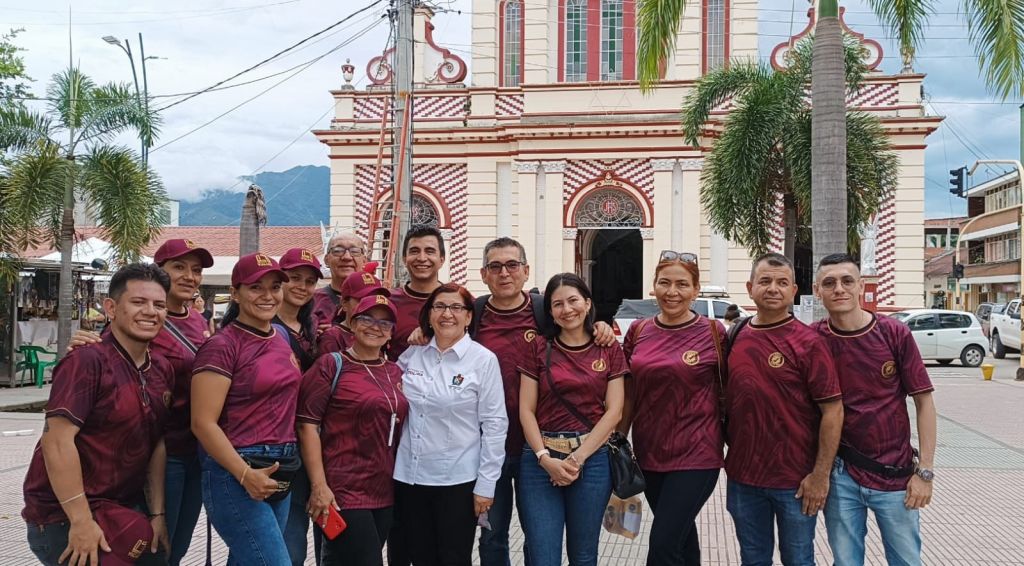 La ciudadanía en el municipio de Chaparral incondicional comprando la Lotería del Tolima