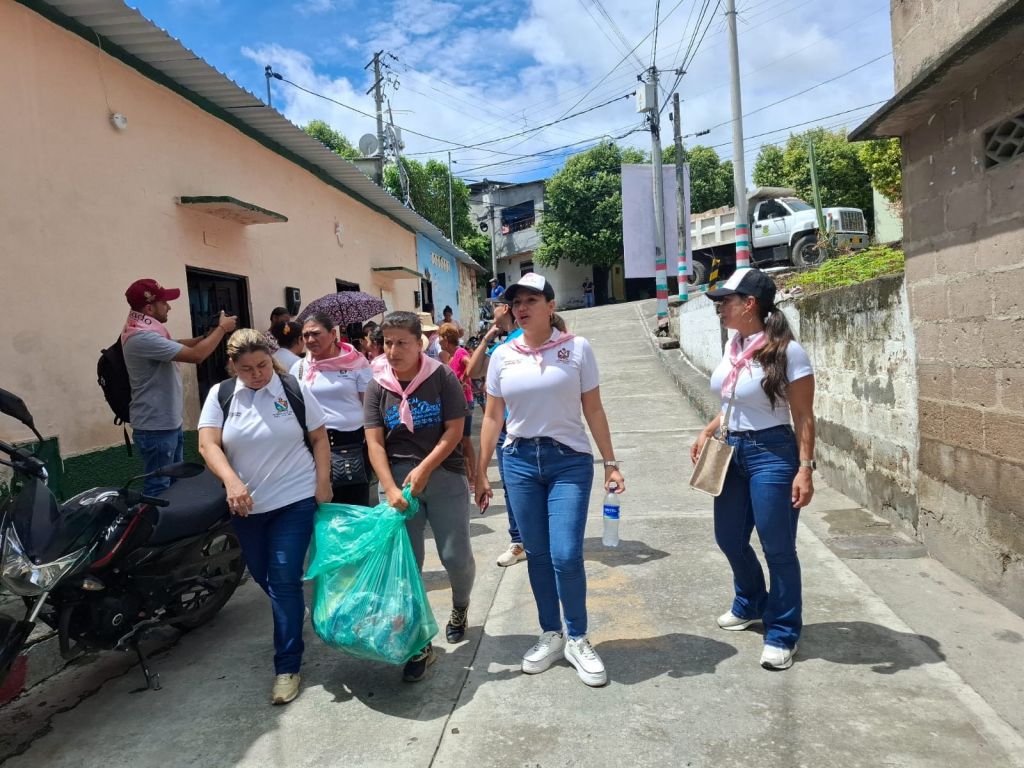 Familias afectadas por las recientes lluvias en el municipio de El Espinal, recibieron ayudas humanitarias
