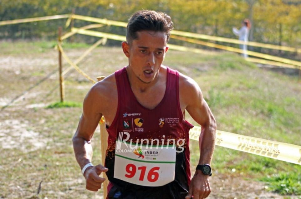 Jeison Parra del campo a las pistas de atletismo