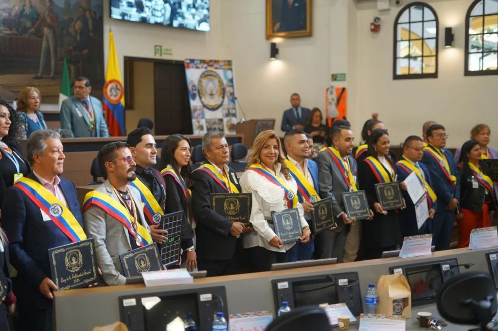 Gobernadora del Tolima y Secretaria de la Mujer reciben la Cruz de la Solidaridad Social 2024
