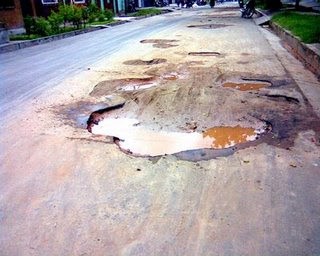 Aguas sucias por las calles del Barrio Ancón de la comuna dos de Ibagué