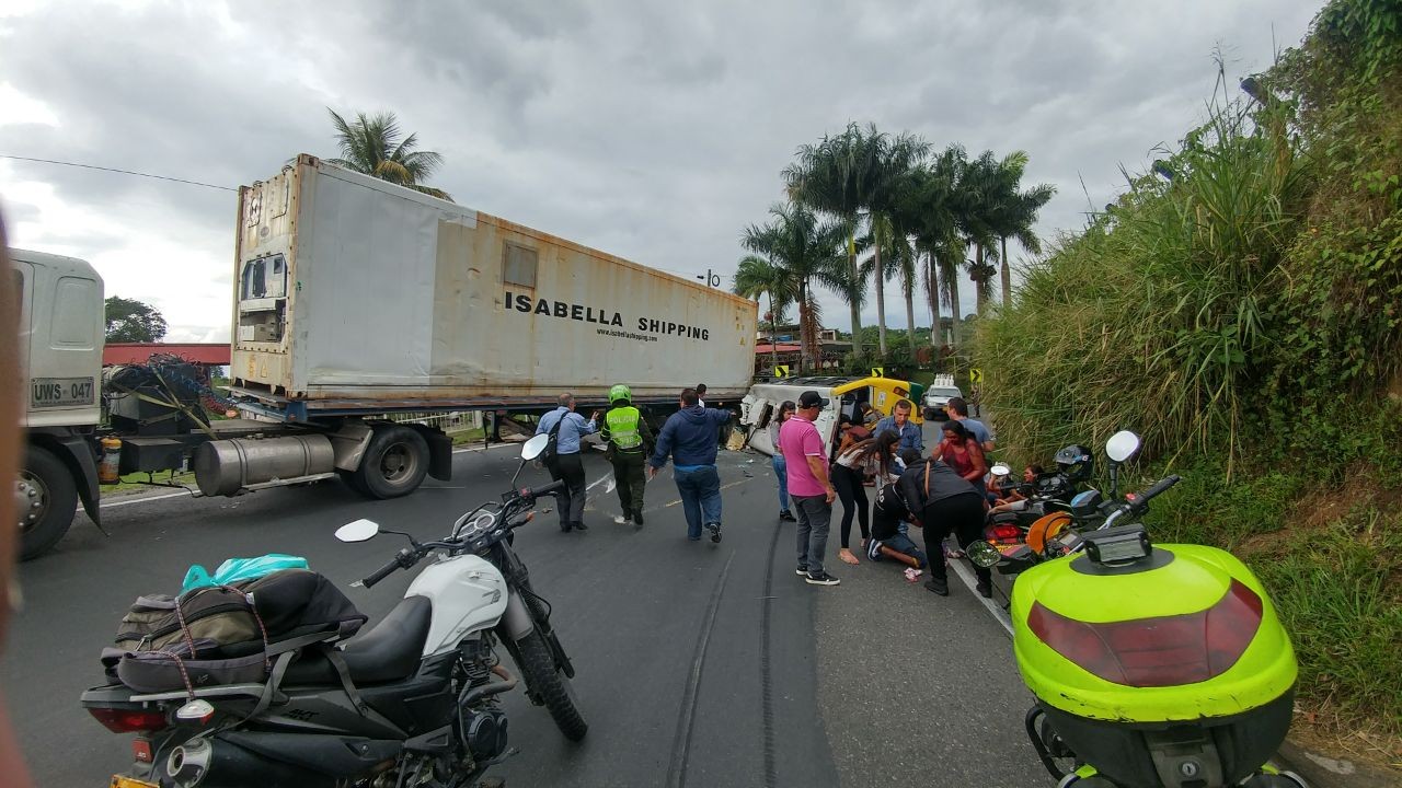 Luto en carreteras cafeteras por accidente de tránsito