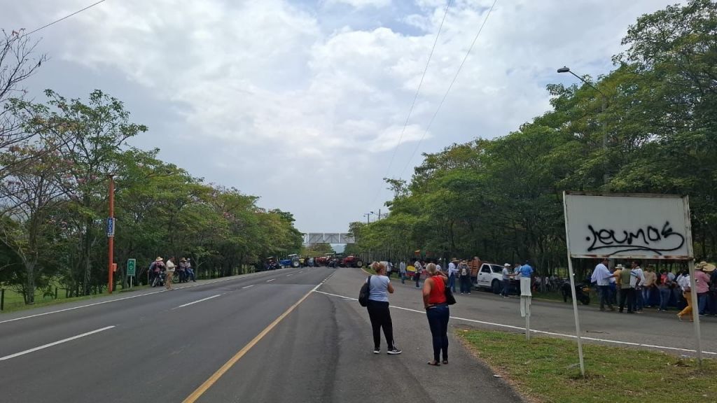 Hoy vuelven los bloqueos a las vías del Tolima por paro de Arroceros.