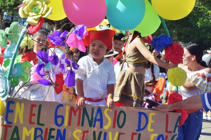 ¡Qué viva San Pedro! Gimnasio de la Niñez se vinculó al Festival Folclórico Colombiano.